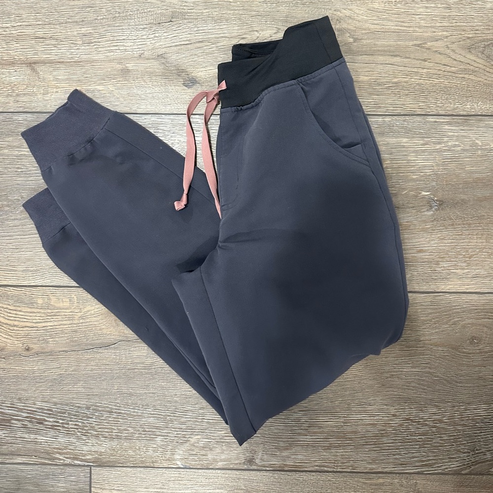Figs Technical Collection jogger XS petite gray color